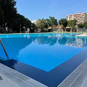 Apartamento con piscina a 500m de la playa en Benalmadena Costa , Benalmádena España